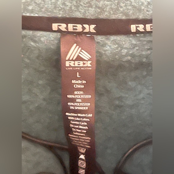 RBX Running Jacket with Thumb Holes and Multiple Pockets. Size Large​​ - Picture 2 of 9